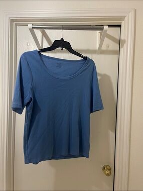 Time and Tru Blue Scoop Neck Short Sleeve Top
